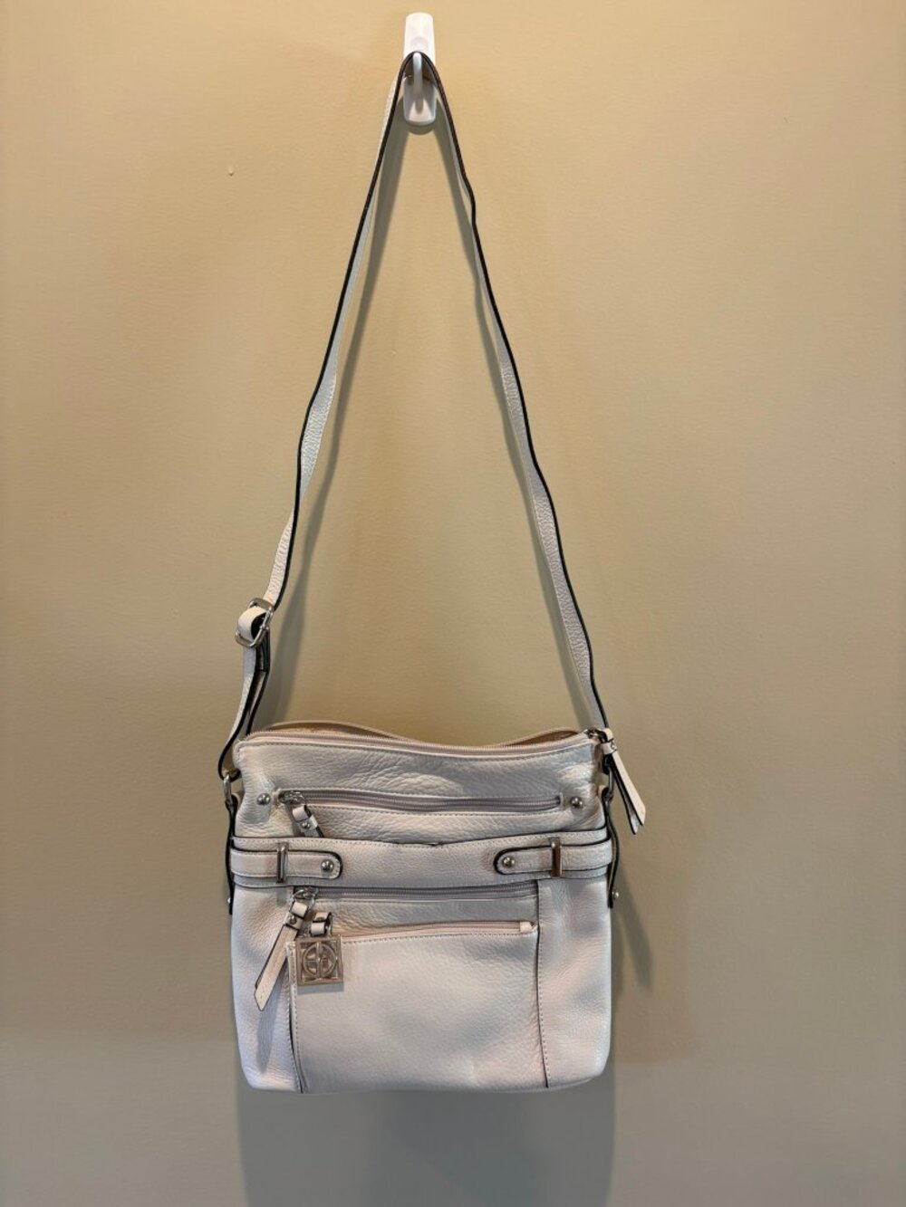 Giani Bernini ivory leather crossbody purse